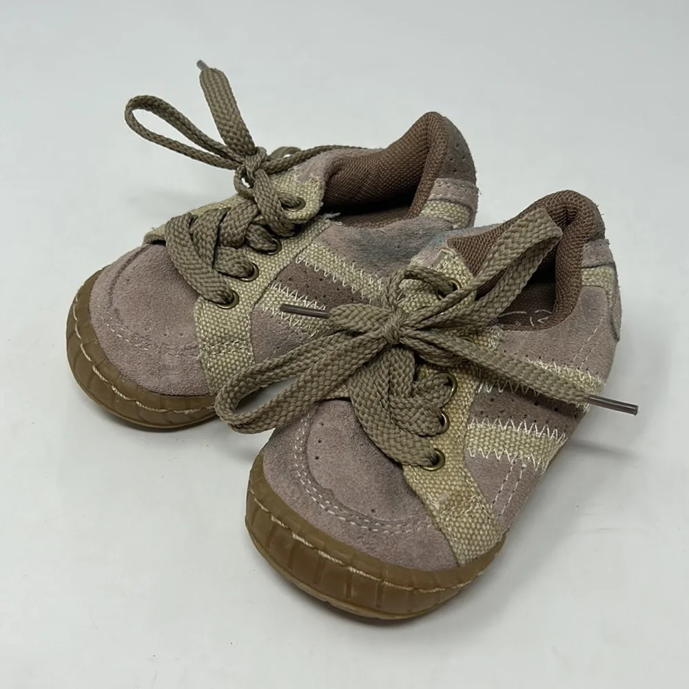 Children’s Place Boy’s Lace-Up Shoes Size 4 Excellent Condition